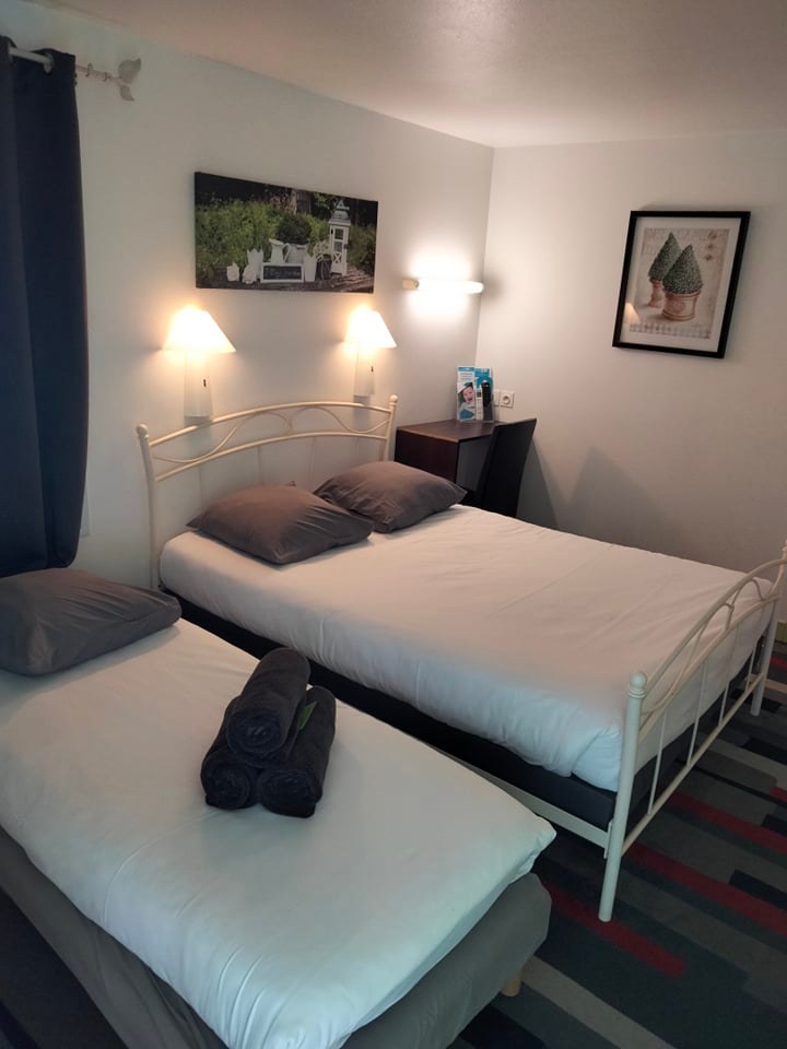 Chambre 3 pers_Kyriad Direct Saintes